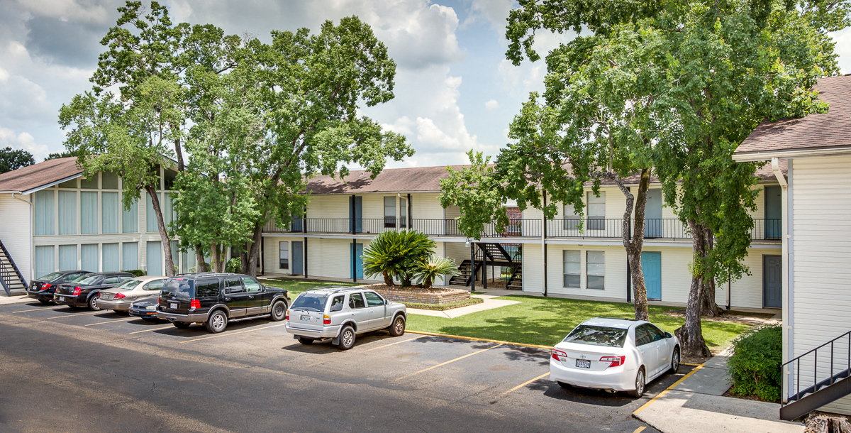 Whispering Oaks Apartments, 550 Eraste Landry, Lafayette, LA - RENTCafé